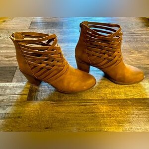Size 10 Ankle Boots.